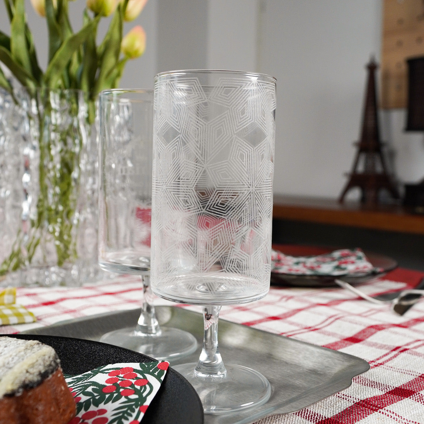 Geometric pattern glass