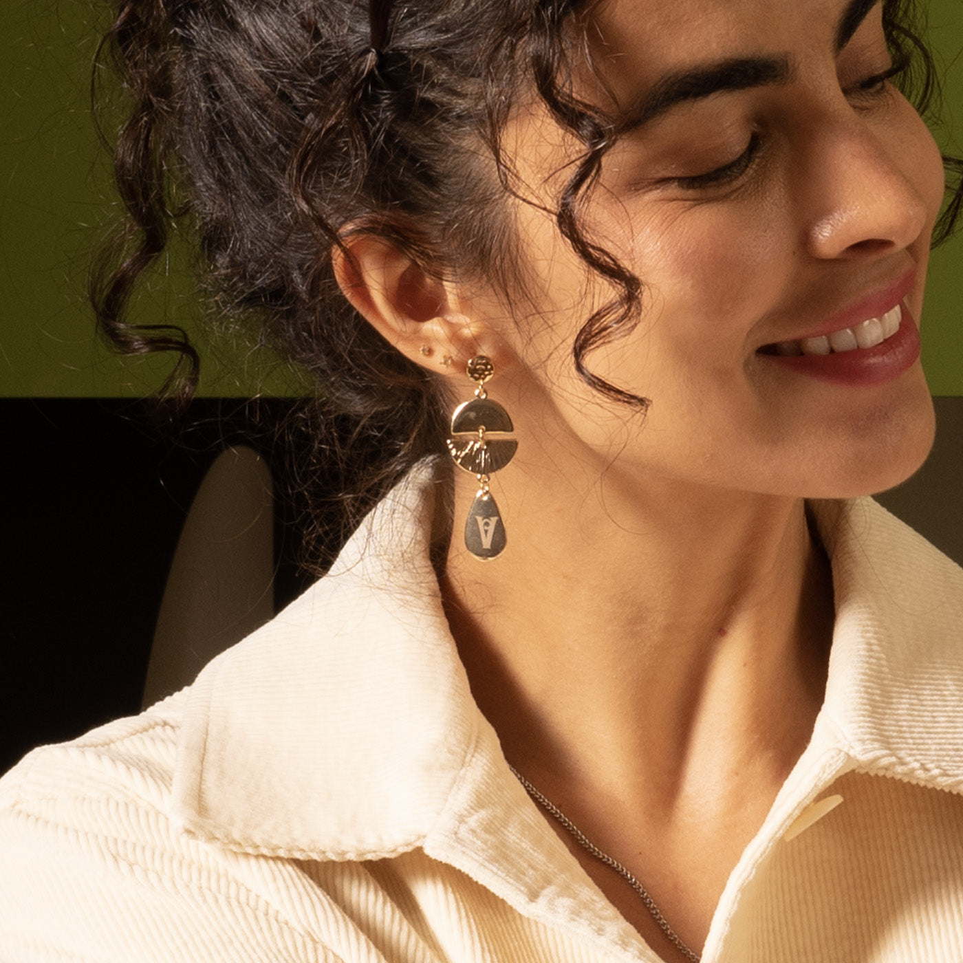 Metal Earring V-shape pattern engraving