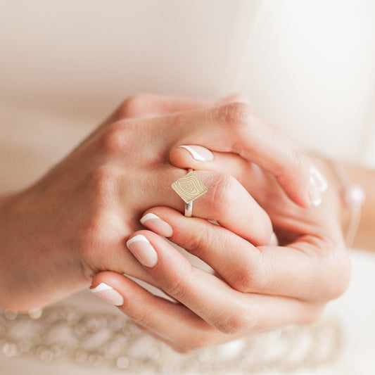 Contour Pattern Ring Engraving