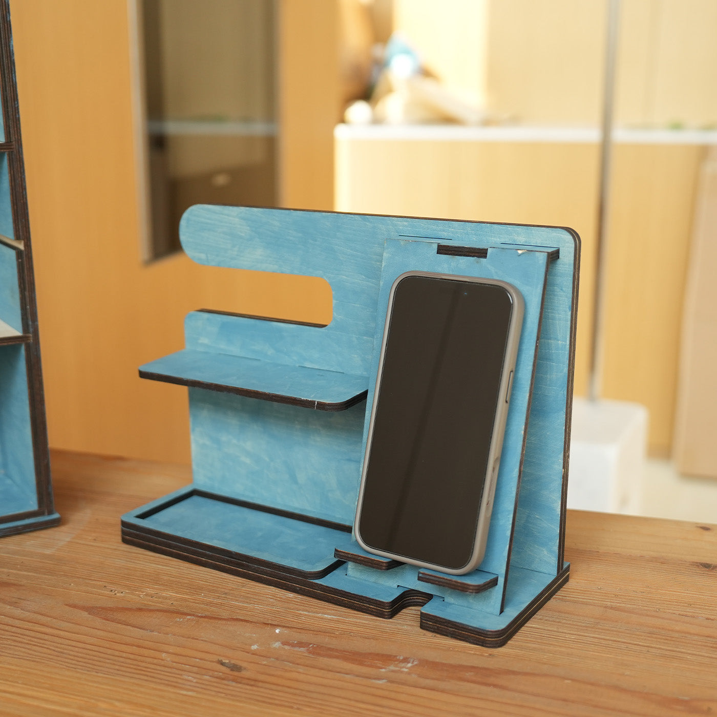 Desktop mobile phone holder rack