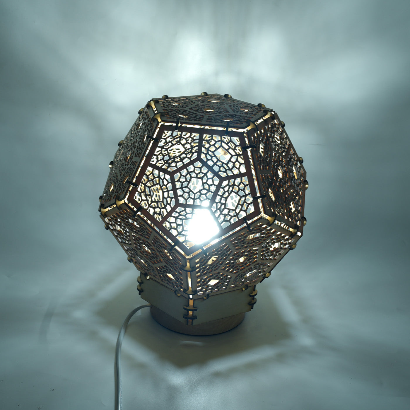 Multi-layer hollow lampshade