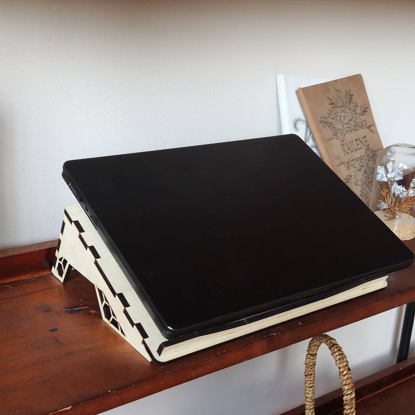 Laptop stand