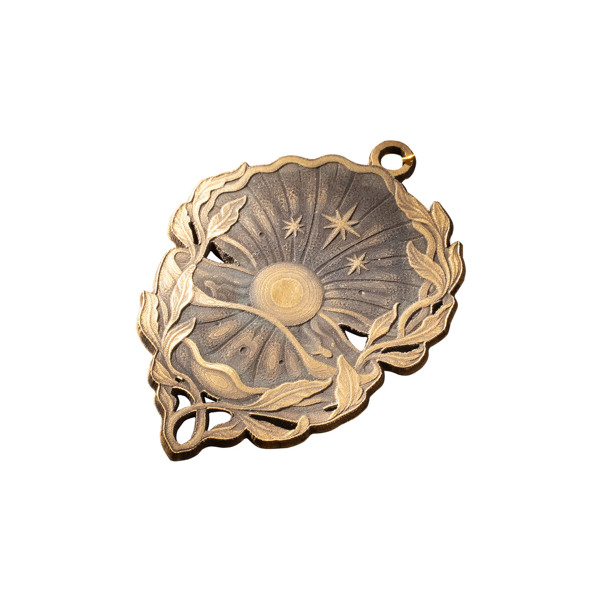 Pearl in Shell design Pendant Relief Engraving