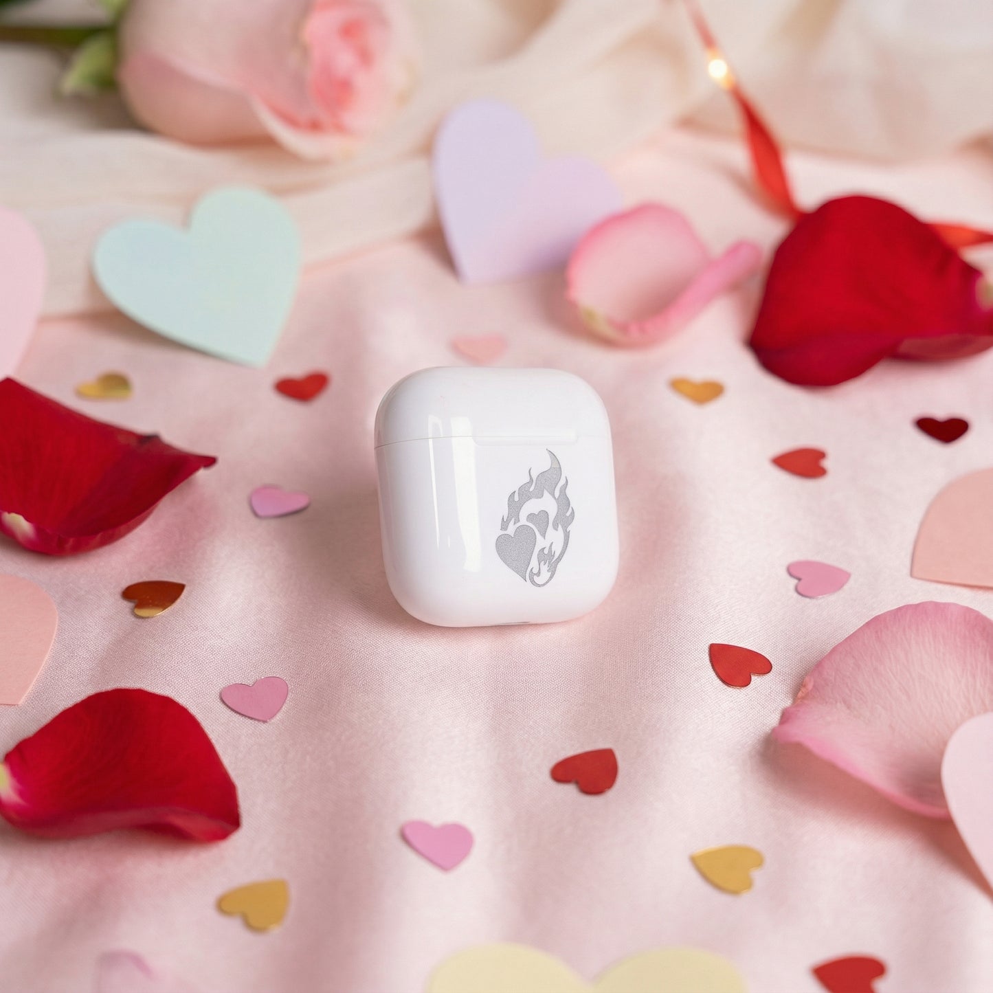 Valentine's Day Heart shaped earphone case engraving pattern