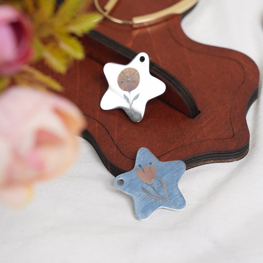 Flower pattern metal pendant colorful engraving