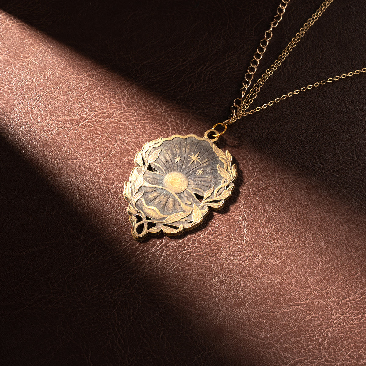 Pearl in Shell design Pendant Relief Engraving