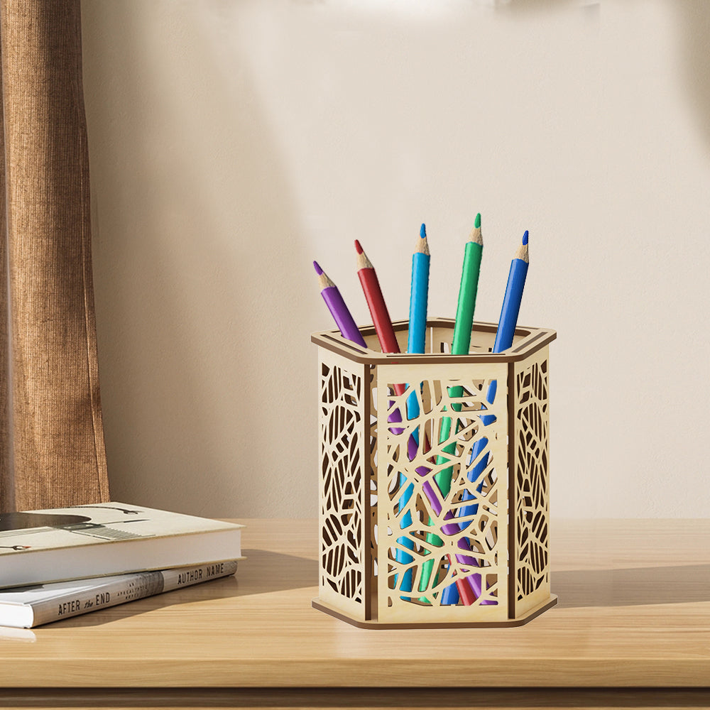 Elegant Leaf Pattern Pen Holder